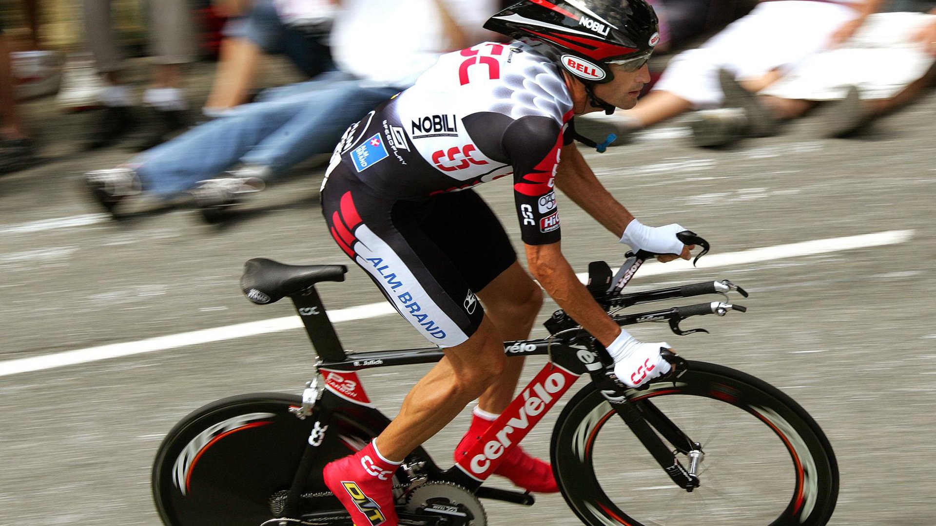 街头篮球世界大赛 花式过人与暴扣集锦刷屏网络